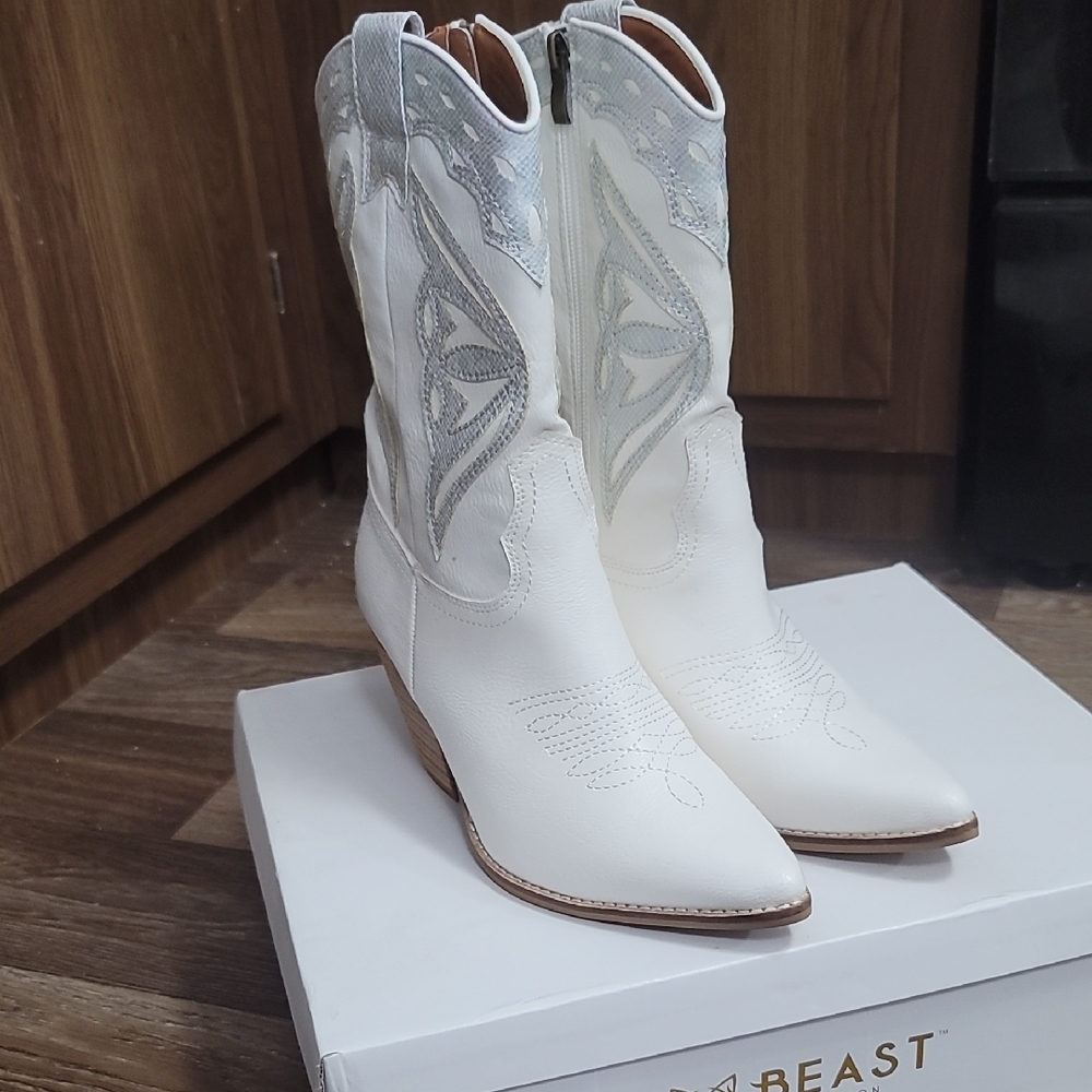 BEAST FASHION White and Silver Heeled Boots
